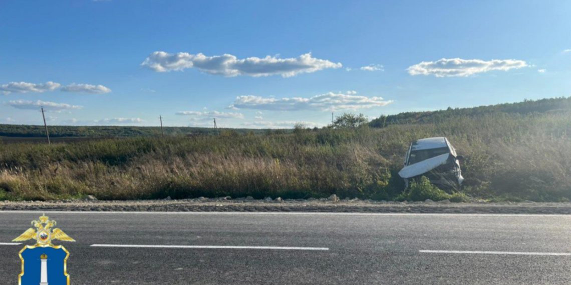 «Богдан» улетел в кювет под Ульяновском: водителя госпитализировали