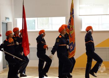 Копию Знамени Победы передали ульяновской кадетской школе