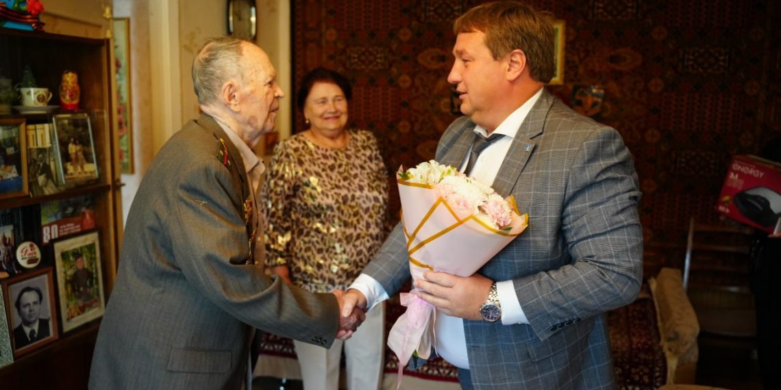 Ульяновский мэр навестил 99-летнего участника ВОВ