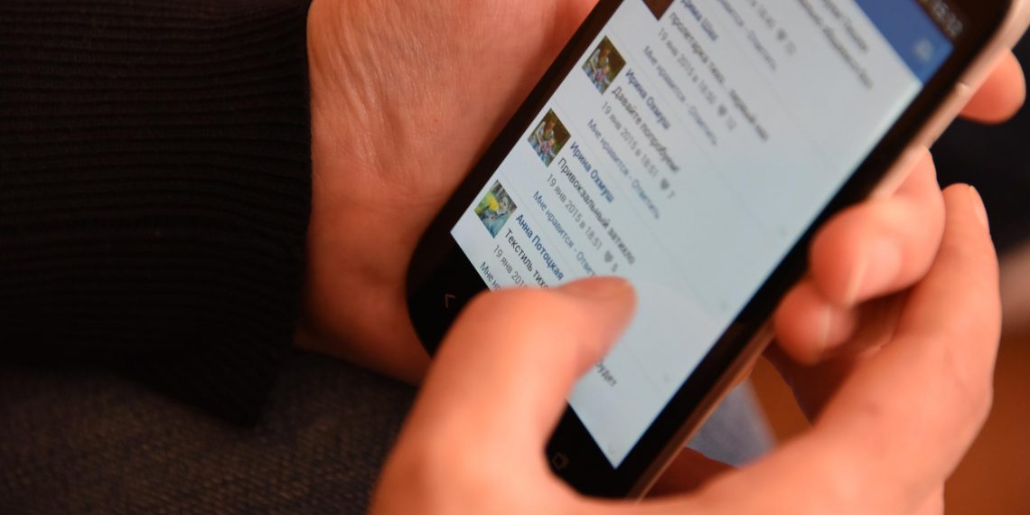 Служебные чаты отнимают у ульяновцев почти треть рабочего дня