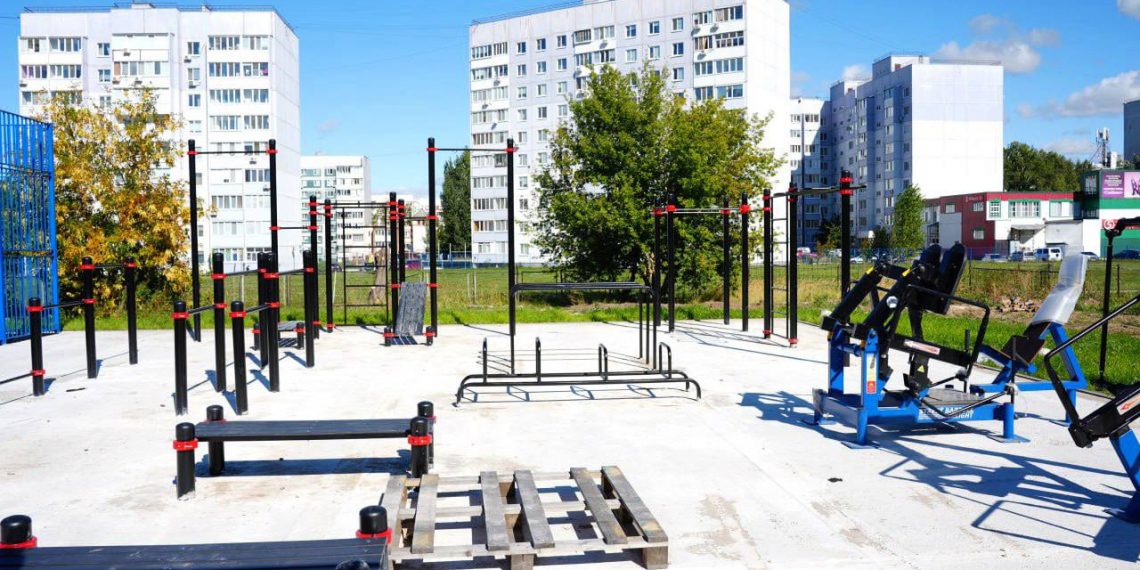 На месте старого недостроя в Ульяновске строят новую спортивную площадку