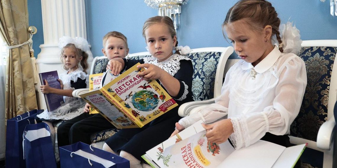 Ранцы, форма, тетради: в Ульяновской области собрали в школу 30 тысяч детей