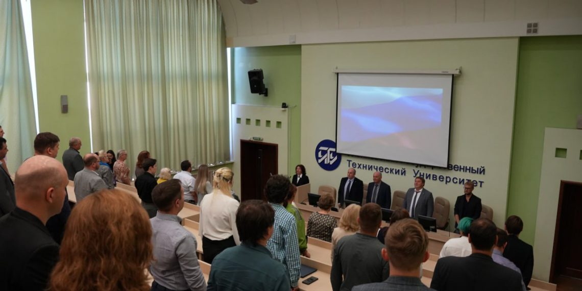 Мэр Ульяновска отметил наградами программистов политеха