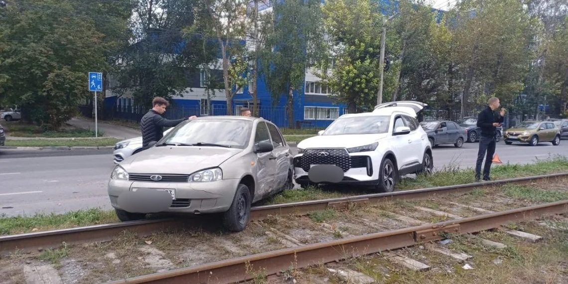 На Октябрьской в Засвияжье из-за ДТП встали трамваи