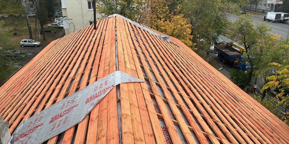 В Ульяновске впервые за 66 лет ремонтируют дом с дырявой крышей