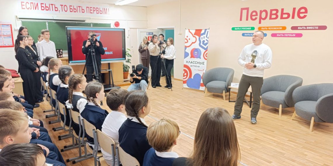 Первый в Ульяновской области класс «Движение первых» открыл Герой России Артур Орлов