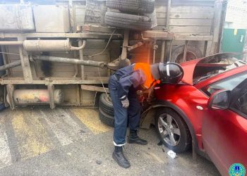 Вмешательство спасателей потребовалось при ДТП с перевернувшейся «ГАЗелью» в Ульяновске