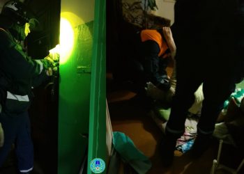 Спасатели освободили пенсионерку из квартиры-ловушки в Ульяновске