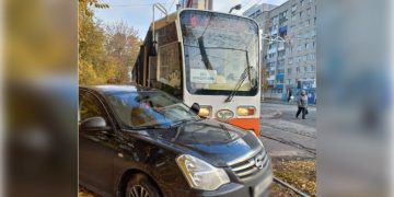 В Ульяновске автомобиль спровоцировал ДТП с трамваем на проспекте Гая