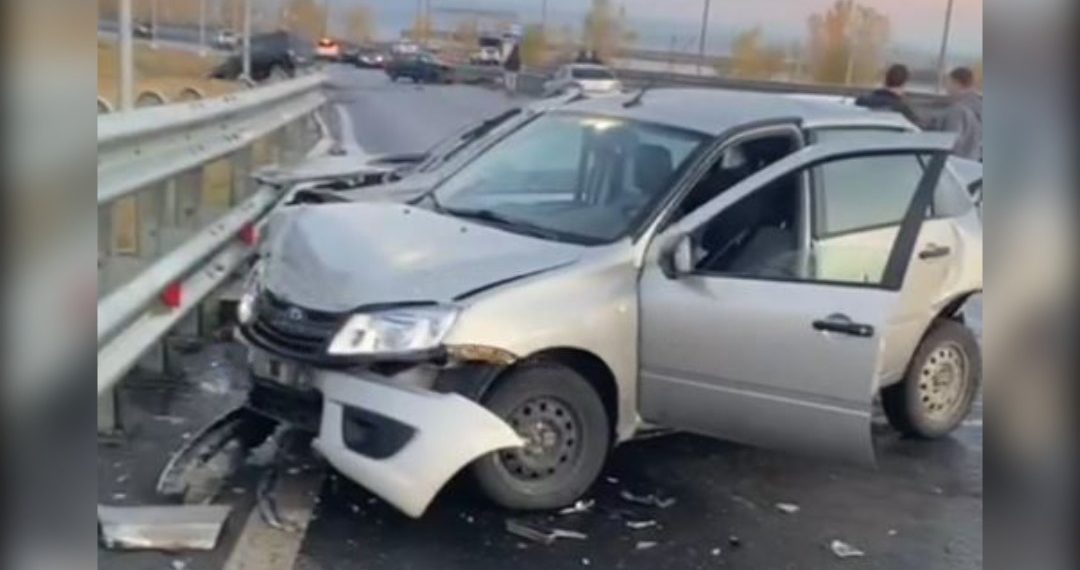 Болдакин взял на контроль обработку дорог после массовых ДТП на Президентском мосту