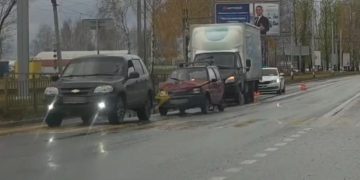 В тройном ДТП на Московском шоссе пострадал 64-летний водитель