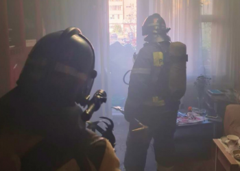 Ульяновские пожарные спасли человека из горящей квартиры на Шолмова