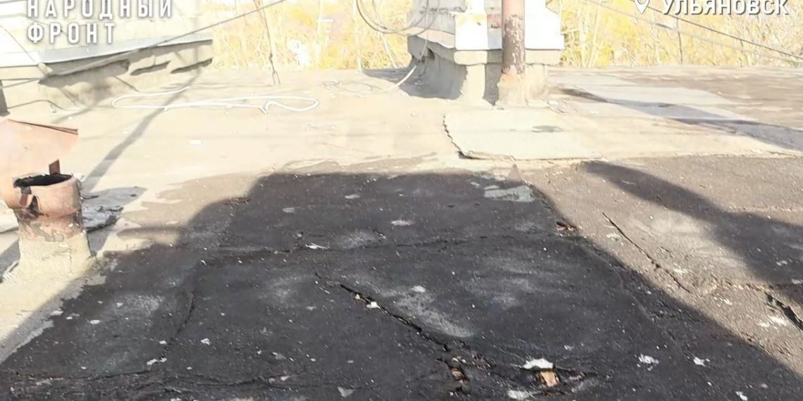 В Ульяновске многодетная семья 5 лет живет с протекающей крышей