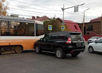 «Крузак» протаранил трамвай на севере Ульяновска