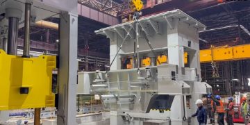 В цехе УАЗа собирают технологического гиганта для новых моделей