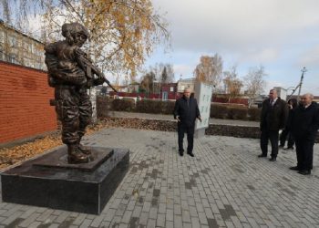 Памятники участникам СВО и пограничникам появились в Сурском