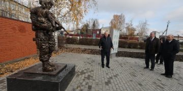 Памятники участникам СВО и пограничникам появились в Сурском