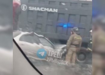 Легковушка влетела под Shacman в Киндяковке, есть пострадавшие