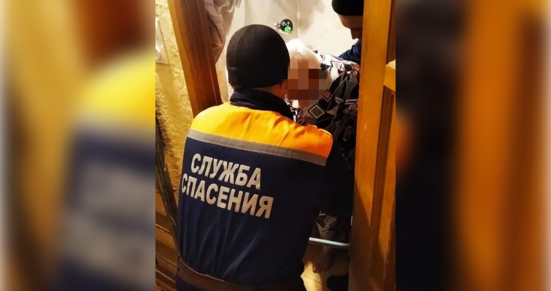 Ульяновские спасатели освободили женщину из ванной комнаты