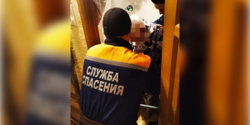 Ульяновские спасатели освободили женщину из ванной комнаты