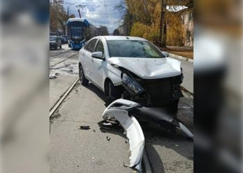 ДТП на улице Марата в Ульяновске парализовало трамвайное движение