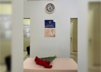 Мемориальную доску профессору Кусельману открыли в областной детской больнице