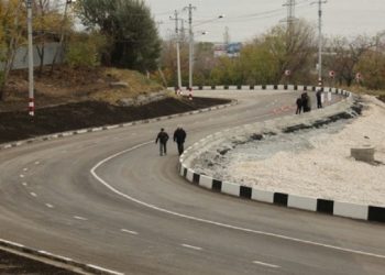 На «грузовой восьмерке» в Ульяновске автобус маршрута №30 не смог одолеть подъём