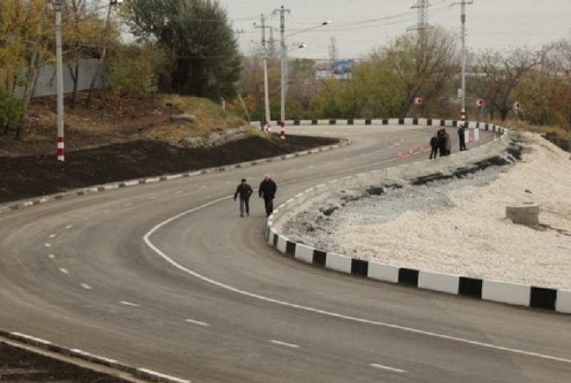 На «грузовой восьмерке» в Ульяновске автобус маршрута №30 не смог одолеть подъём