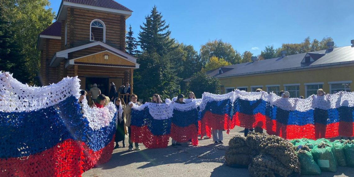 Студенты УлГАУ создали 100-метровый флаг-сетку для музея на Поклонной горе