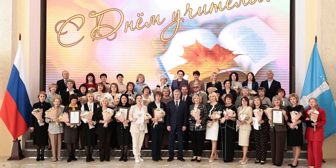 Ульяновские педагоги получили заслуженные награды из рук губернатора