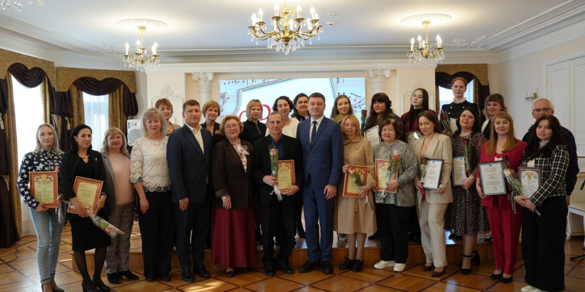 В Ульяновске наградили лучших преподавателей детских школ искусств