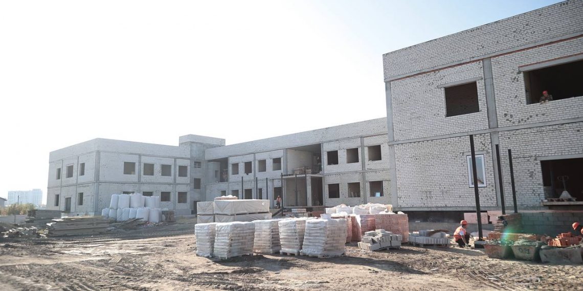 Коробка поликлиники на Шигаева готова, начинается отделка