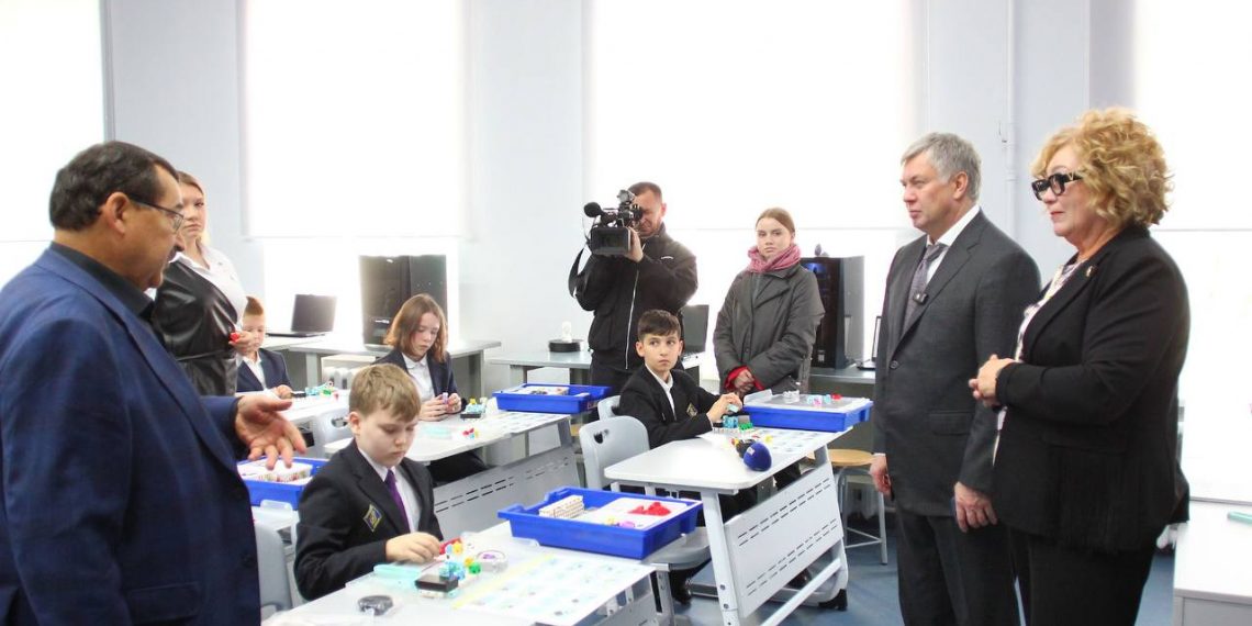 Русских ознакомился с ходом капремонта в двух ульяновских школах