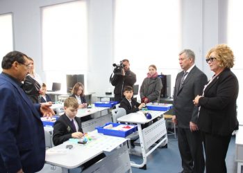 Русских ознакомился с ходом капремонта в двух ульяновских школах