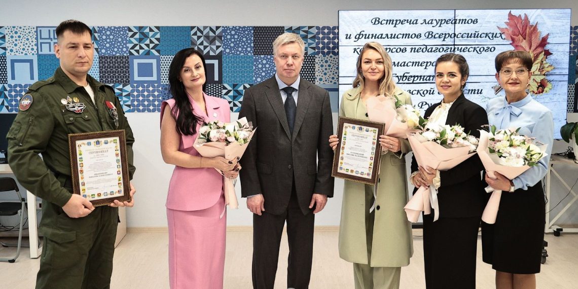 Губернатор наградил лучших педагогов Ульяновской области
