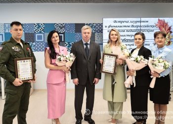 Губернатор наградил лучших педагогов Ульяновской области