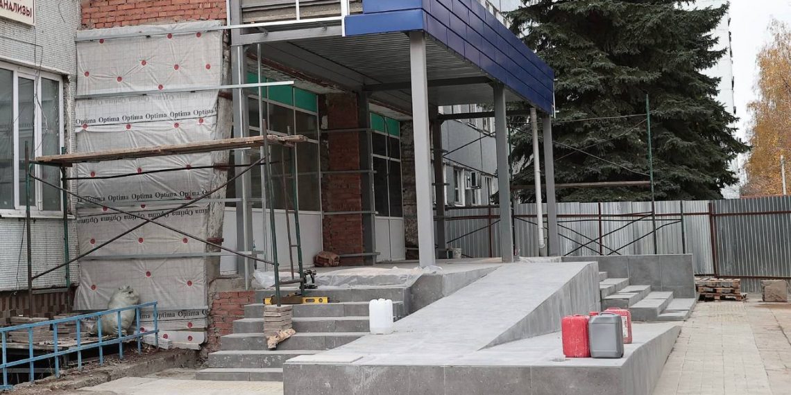 Первый за 40 лет ремонт заволжской поликлиники вступает в финальную стадию