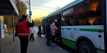 Скопления пассажиров и давка: в Ульяновске ищут решение транспортных проблем Заволжья