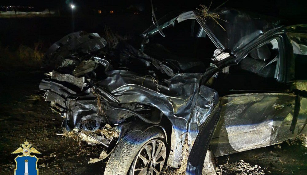 «Гранта» на скорости протаранила отбойник на трассе под Ульяновском