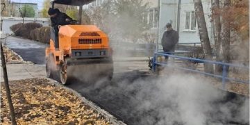 В Ульяновске строят тротуары, ремонтируют дороги и высаживают деревья