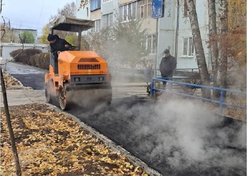 В Ульяновске строят тротуары, ремонтируют дороги и высаживают деревья