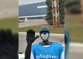 В ульяновском аэропорту представили робота-бортпроводника