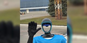 В ульяновском аэропорту представили робота-бортпроводника