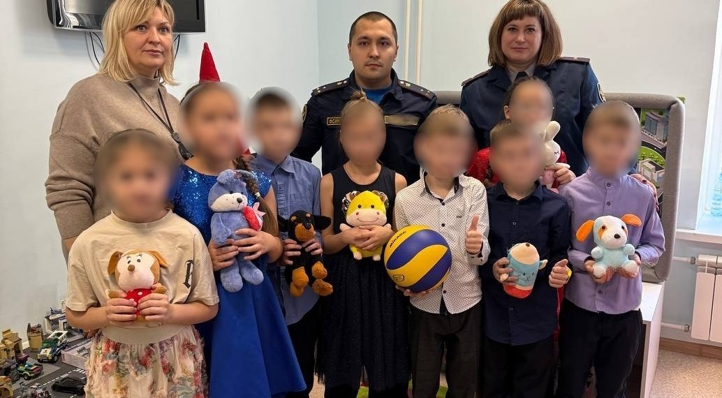 Димитровградские осужденные сделали игрушки для воспитанников центра «Радуга»