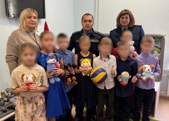 Димитровградские осужденные сделали игрушки для воспитанников центра «Радуга»