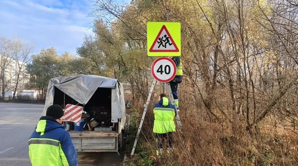 На улицах Ульяновска восстанавливают пострадавшие в ДТП дорожные знаки