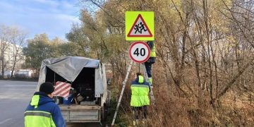 На улицах Ульяновска восстанавливают пострадавшие в ДТП дорожные знаки