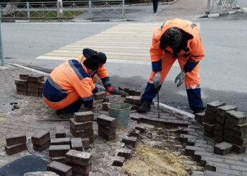 Брусчатку на Гончарова перекладывают в рамках ремонта городских территорий