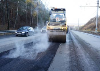 На Майской горе в Ульяновске ликвидируют колейность с применением новой техники
