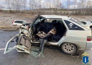 Две «Лады» жёстко столкнулись лоб в лоб на трассе в Радищевском районе